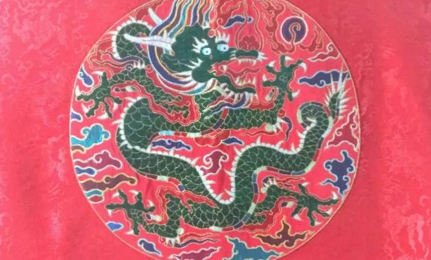 明万历龙袍胸口龙图案