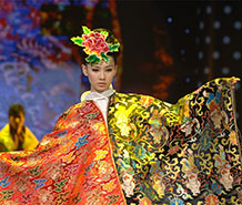 云锦龙凤呈祥服饰